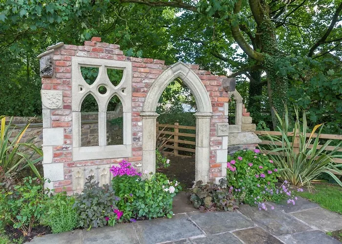 Fence Gate Lodge