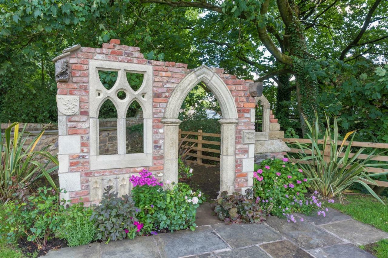 Gate